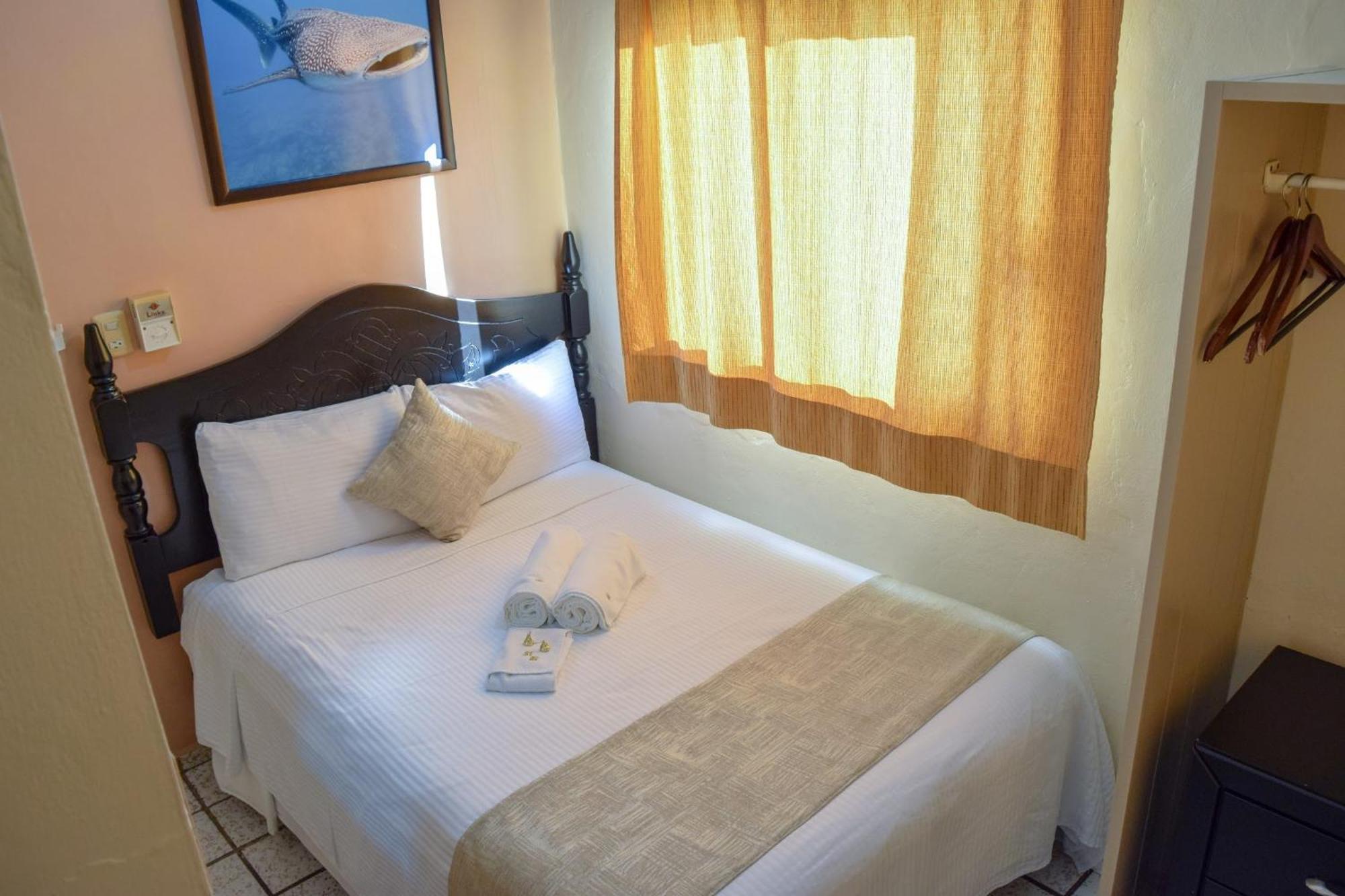 Hotel Bucaneros Isla Mujeres Exteriör bild